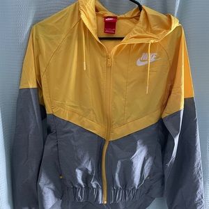 Nike Windbreaker size Small